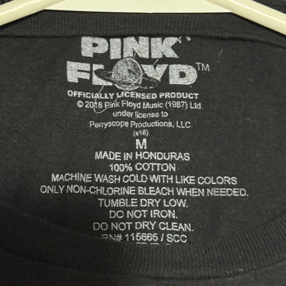 Pink Floyd Black Tee with Prism and Rainbow Design women’s Medium - Picture 3 of 3